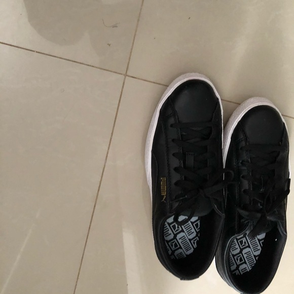 Sneakers - Picture 1 of 2